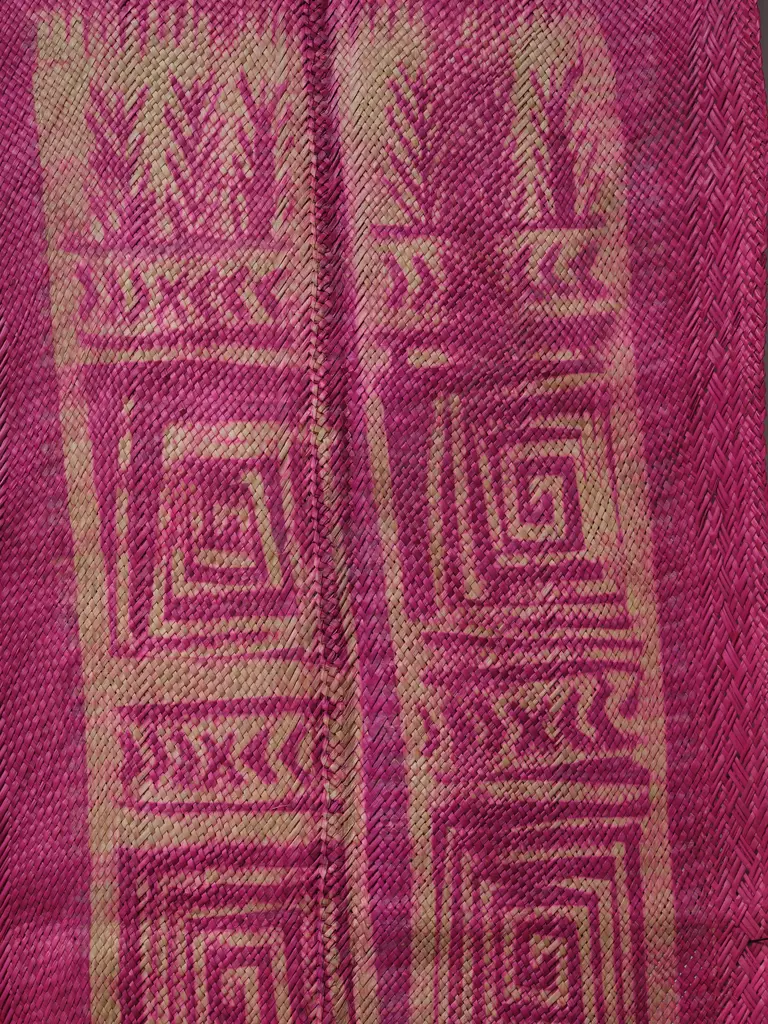 Tongan Ta'ovala, Image 1++